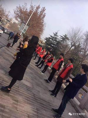 “艺美校训”--校以育人为本;师以敬业为乐;生以成才为志!